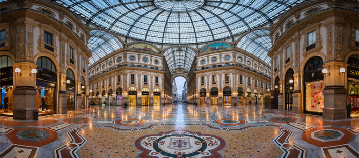 Où se trouve le quartier des grossistes à Milan ? 1 Rue du quartier des grossistes de mode à Milan, avec des showrooms et des professionnels.