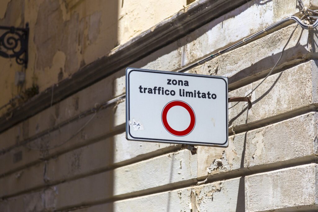 Ne pas payer une amende d'Italie : les risques 3 panneau zona traffico limitato, Italie (ZTL)