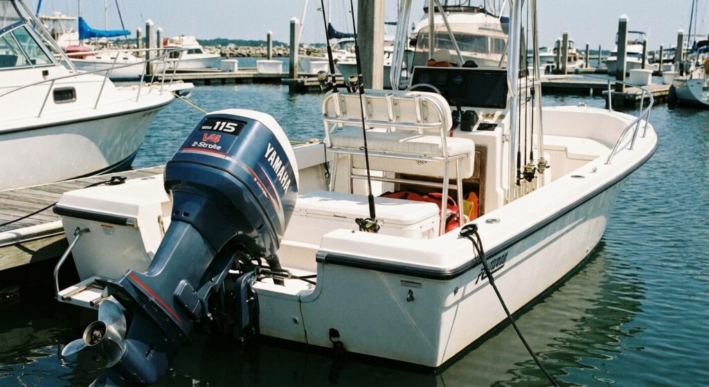 bateau avec un moteur Yamaha 115cv V4 2 Temps
