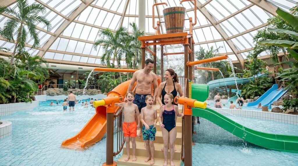Activités aquatiques et ludiques dans un center parcs, en famille