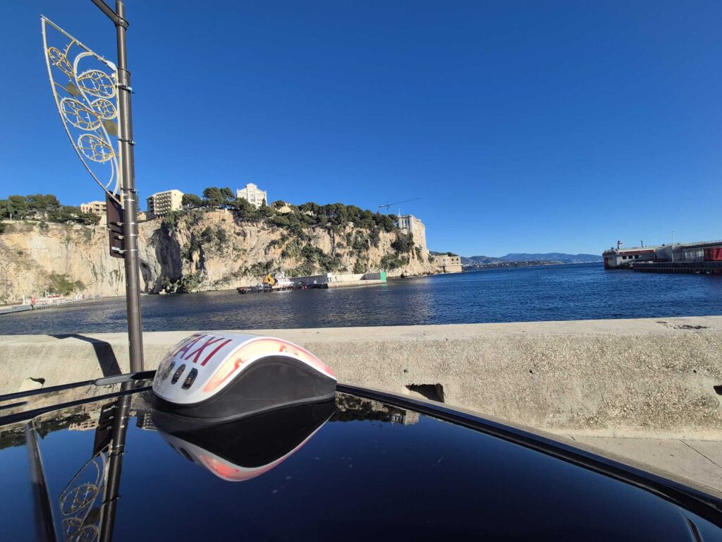 Découvrir la Côte d’Azur sans stress : comment organiser ses déplacements entre Nice, Antibes et Cannes 3