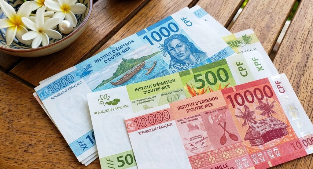 Billets de banque en Francs Pacifique (XPF) utilisés en Polynésie.